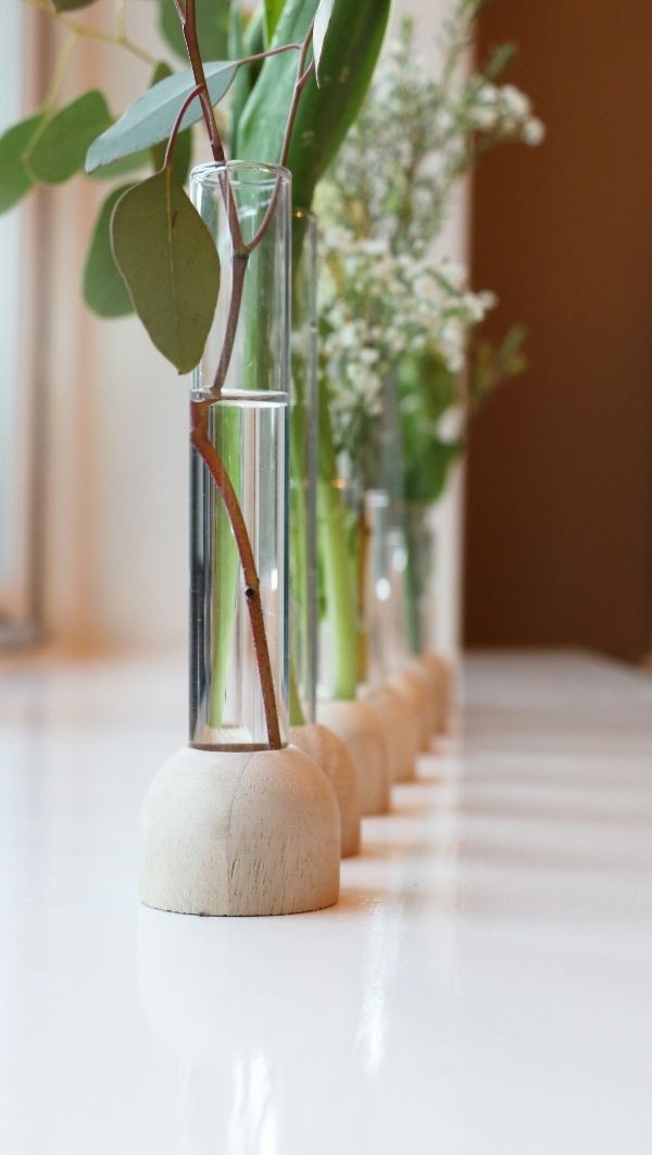 Träfot med provrör Ø2cm och 15cm högt (1 st) [IFS-29217]