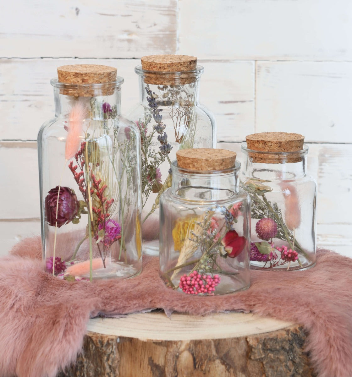 Medicinflaska i glas med 2 olika torkade blommor Ø7cm (12 st.) [IFS-29394]