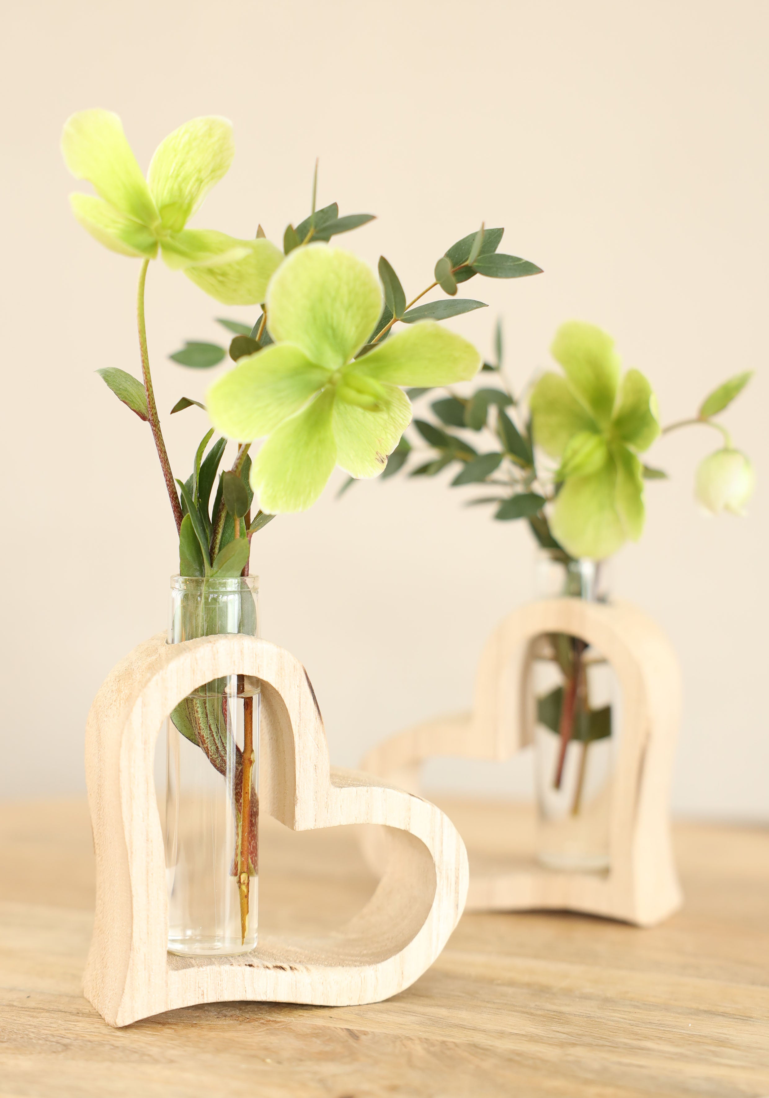 Hjärtformat trä med provrör 10 x 5 h.11 cm (6 st) [IFS-29638]