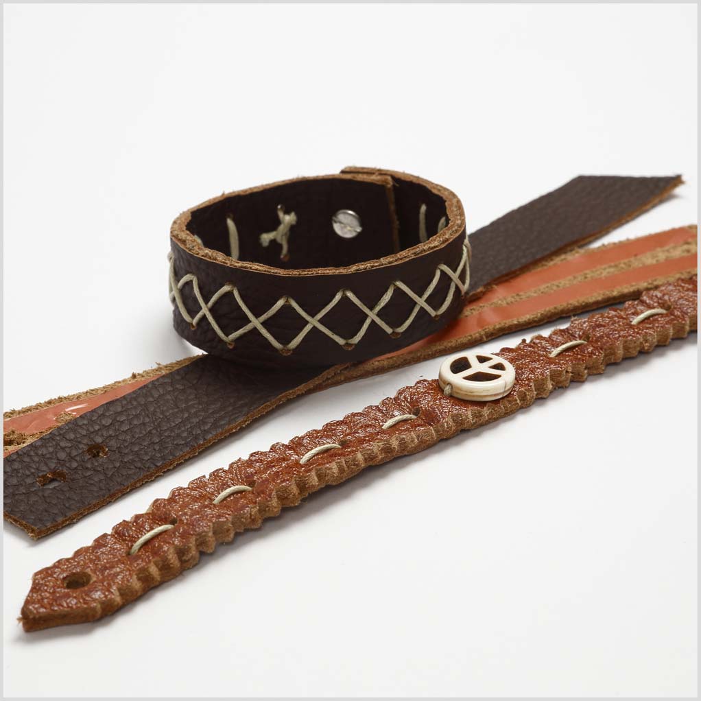 Äkta läder, tjocklek 1,0-1,2 mm, färger kan variera,Innehållet kan variera , mixade färger, 2 kg/ 1 förp. [HOB-44915]